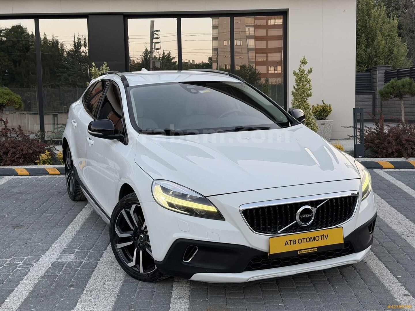 Galeriden Volvo V40 Cross Country 1.5 T3 Advance 2018 Model Konya 128.000 km Beyaz 5