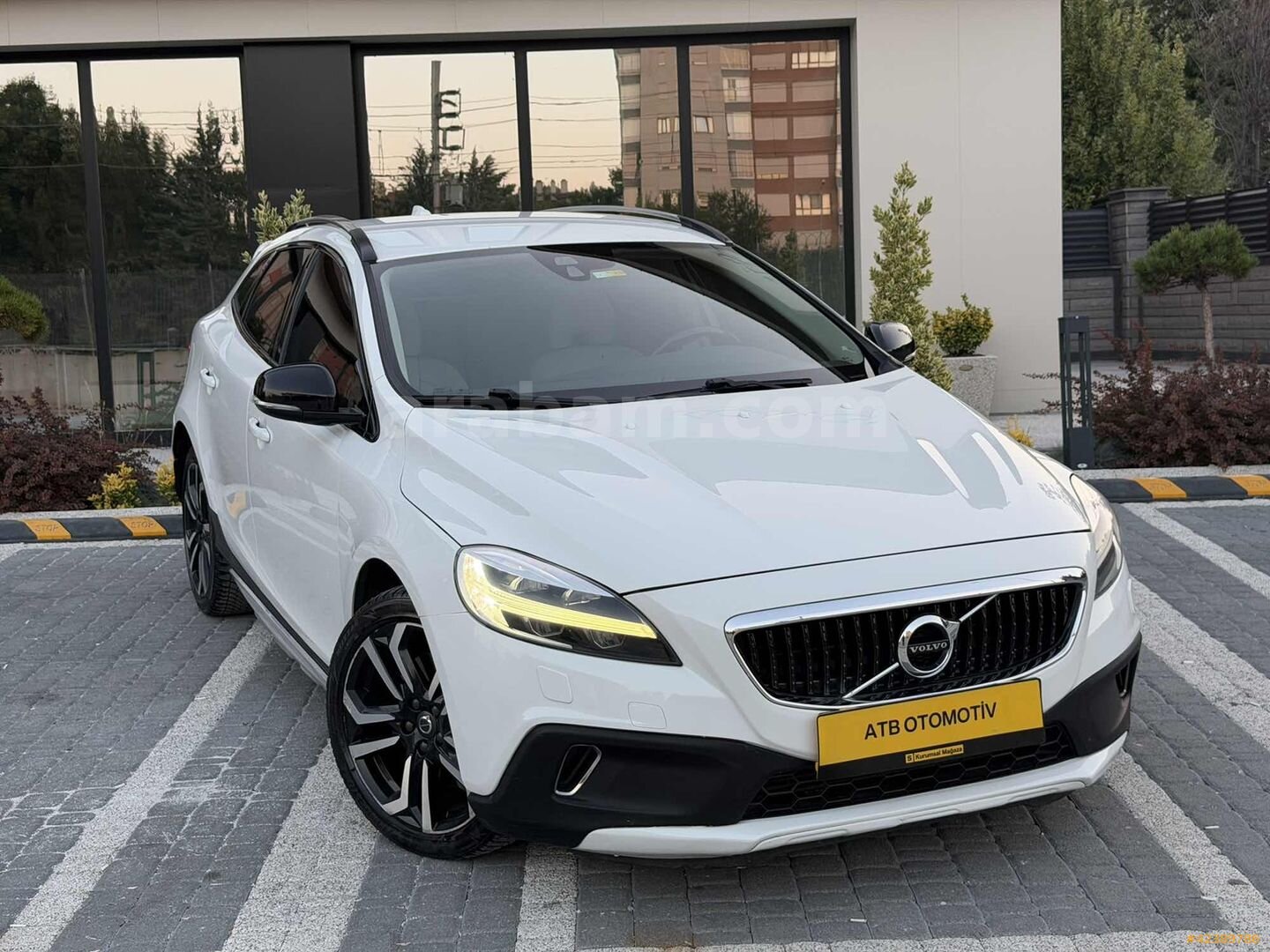 Galeriden Volvo V40 Cross Country 1.5 T3 Advance 2018 Model Konya 128.000 km Beyaz 4