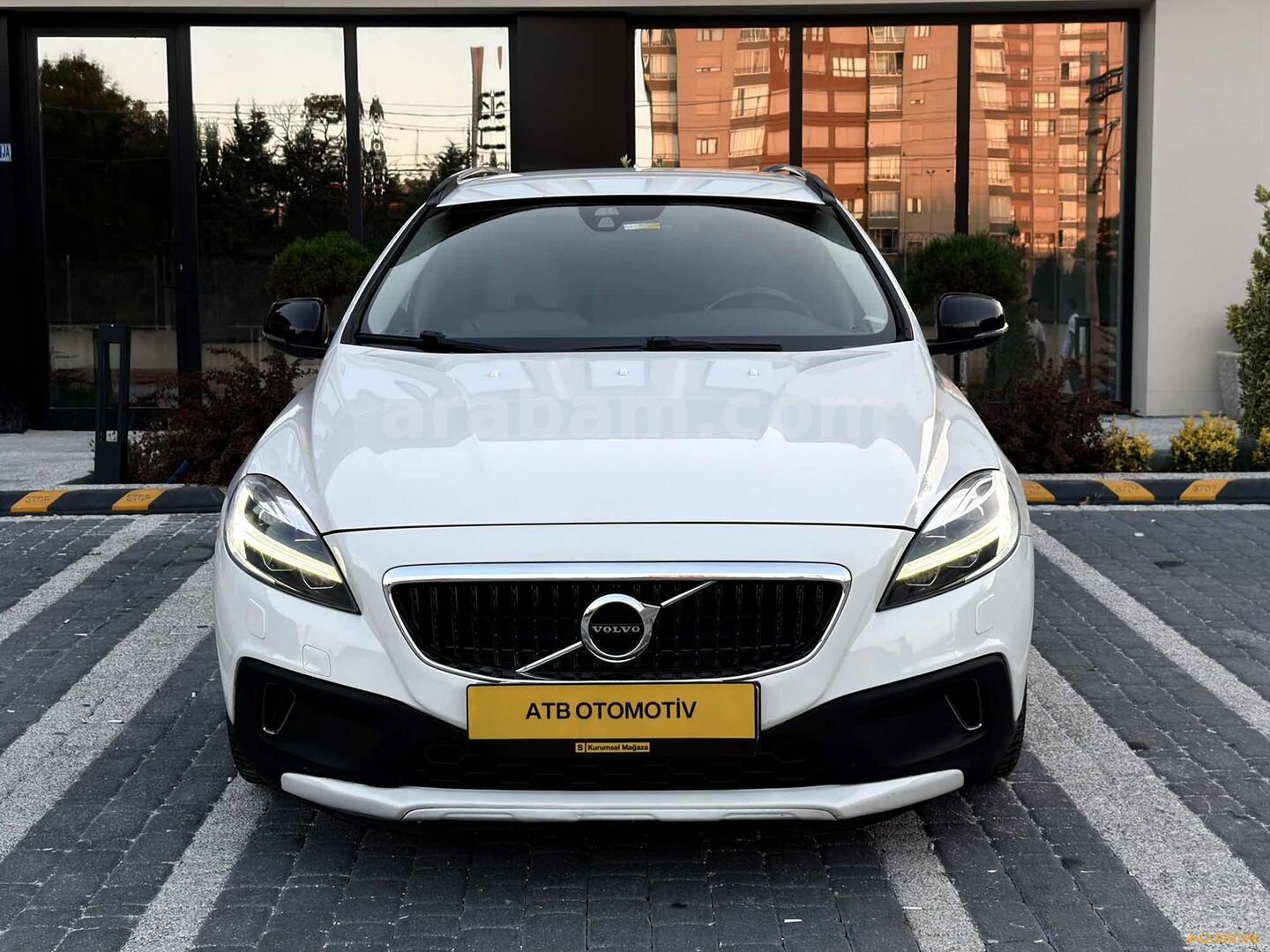 Galeriden Volvo V40 Cross Country 1.5 T3 Advance 2018 Model Konya 128.000 km Beyaz 3