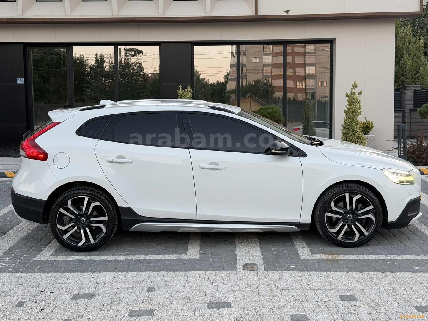 Galeriden Volvo V40 Cross Country 1.5 T3 Advance 2018 Model Konya 128.000 km Beyaz 6