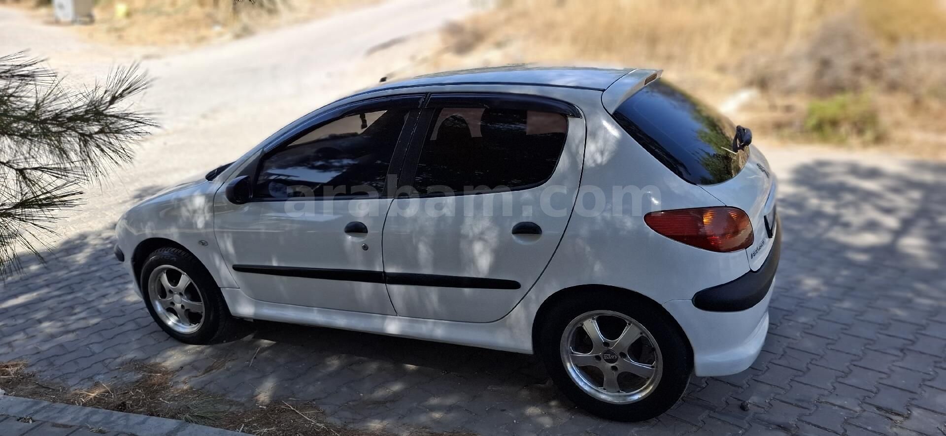Galeriden Peugeot 206 1.4 HDi Fever 2008 Model İzmir 280.000 km Beyaz 7