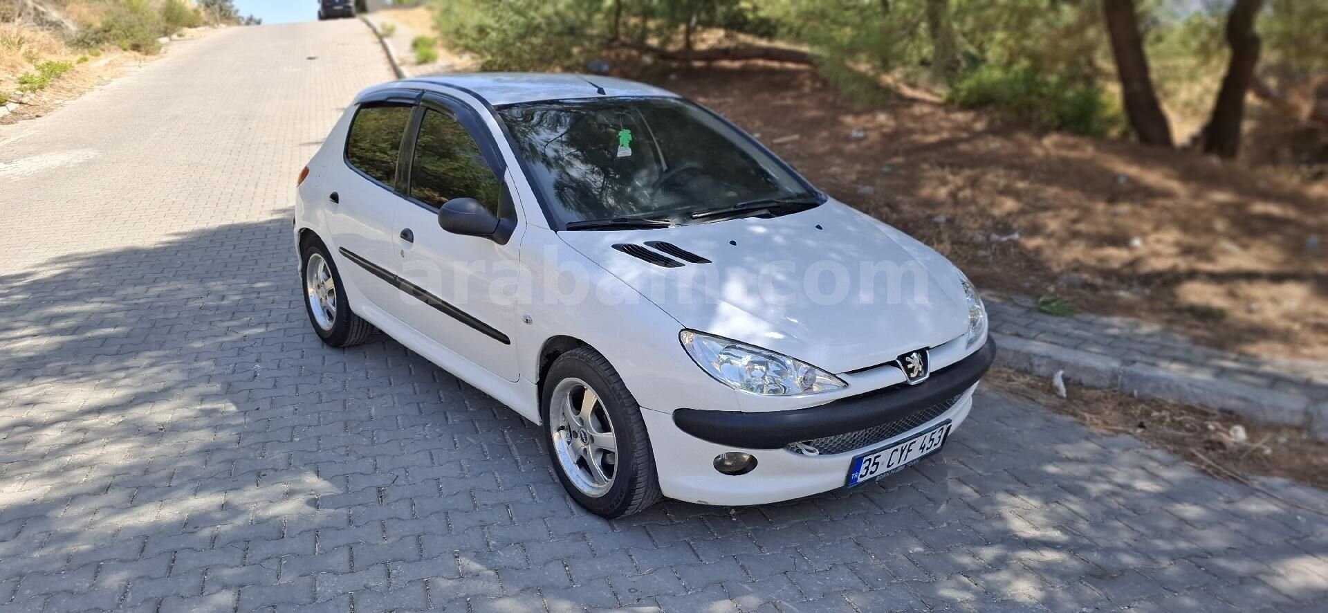 Galeriden Peugeot 206 1.4 HDi Fever 2008 Model İzmir 280.000 km Beyaz 3