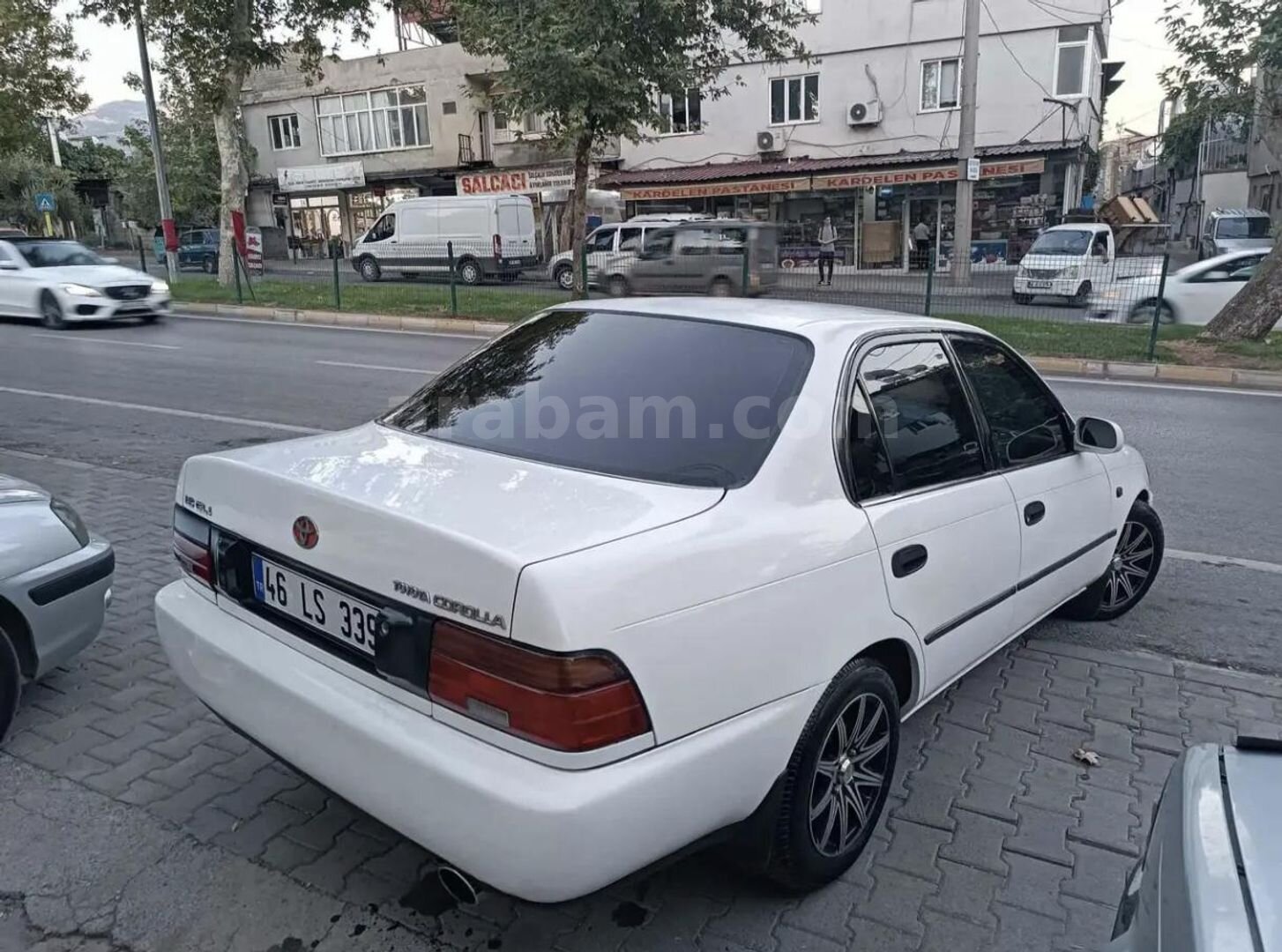 Sahibinden Toyota Corolla 1.6 GLi Special 1998 Model Kahramanmaraş 261.000 km Beyaz 7