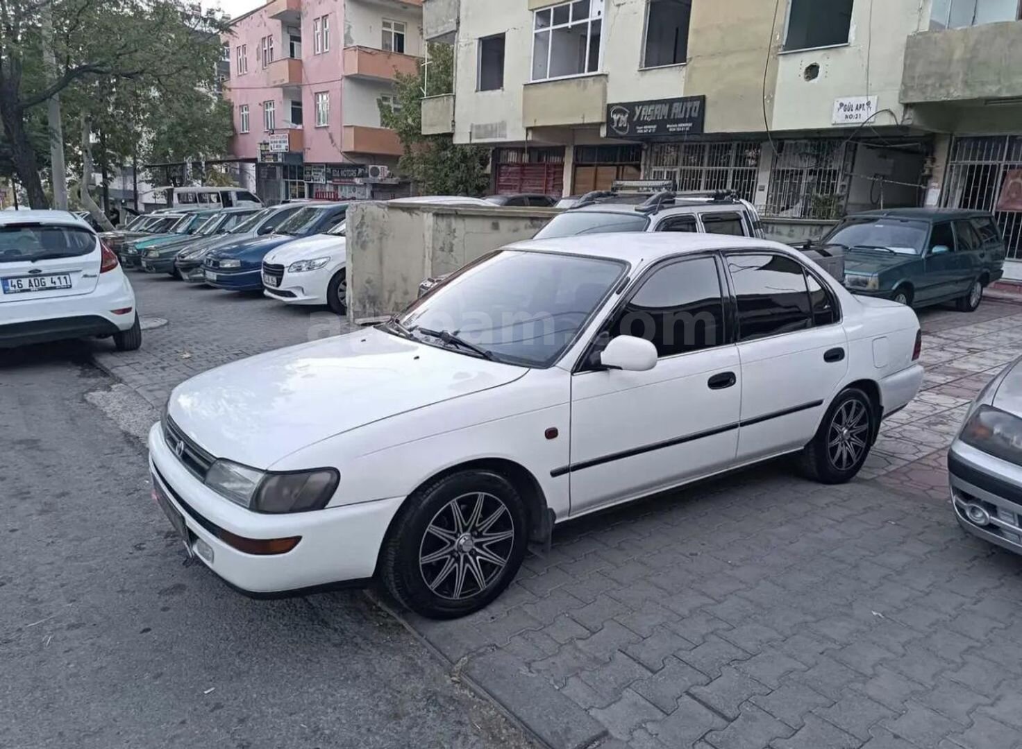 Sahibinden Toyota Corolla 1.6 GLi Special 1998 Model Kahramanmaraş 261.000 km Beyaz 4