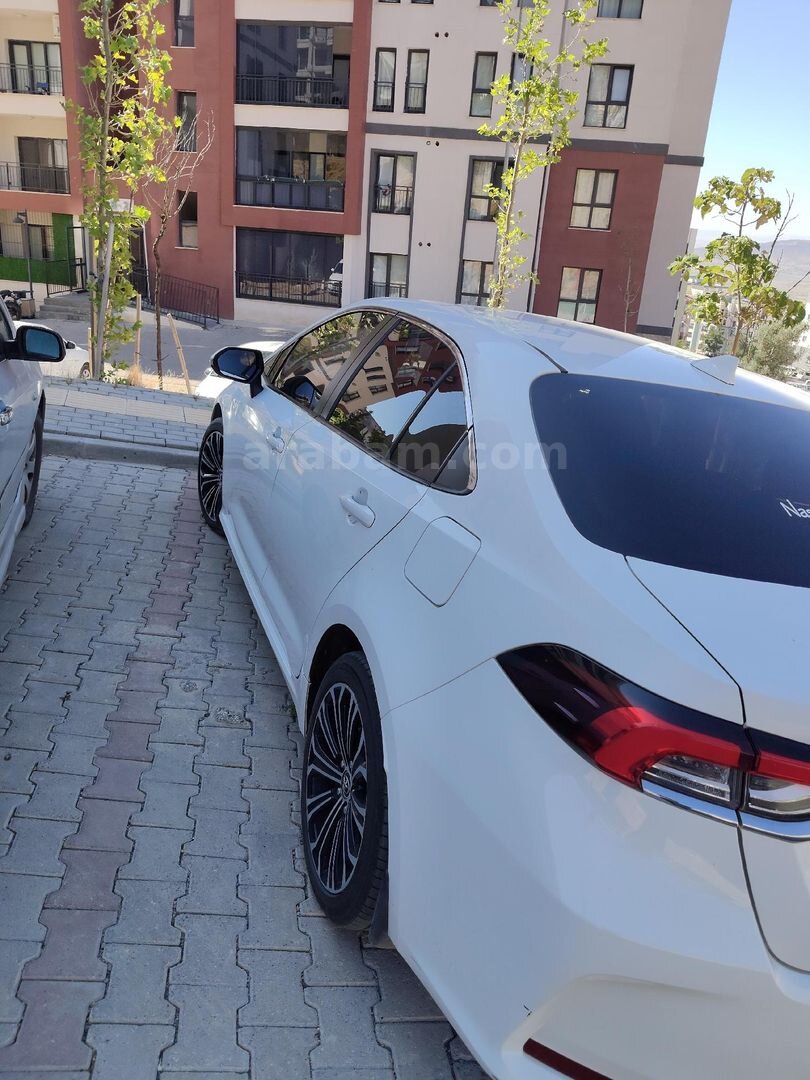 Sahibinden Toyota Corolla 1.6 Flame X Pack 2019 Model Kahramanmaraş 68.000 km Beyaz 6