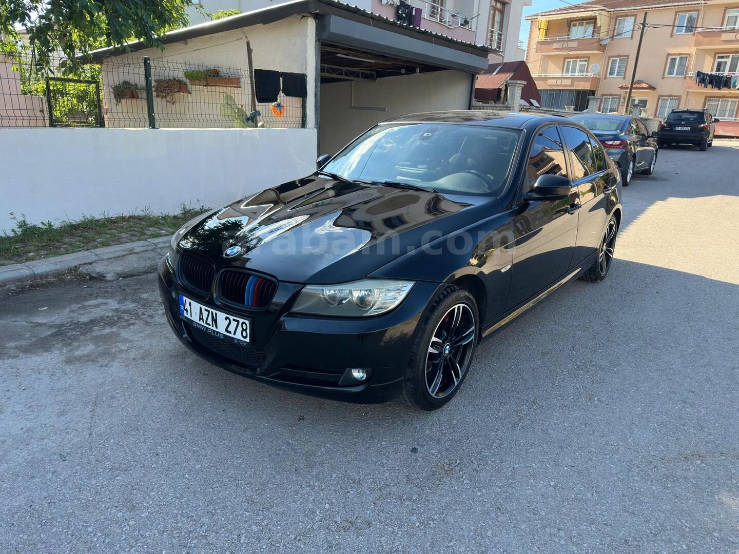 Sahibinden BMW 3 Serisi 320d Comfort 2011 Model Kocaeli 231.700 km Siyah 1