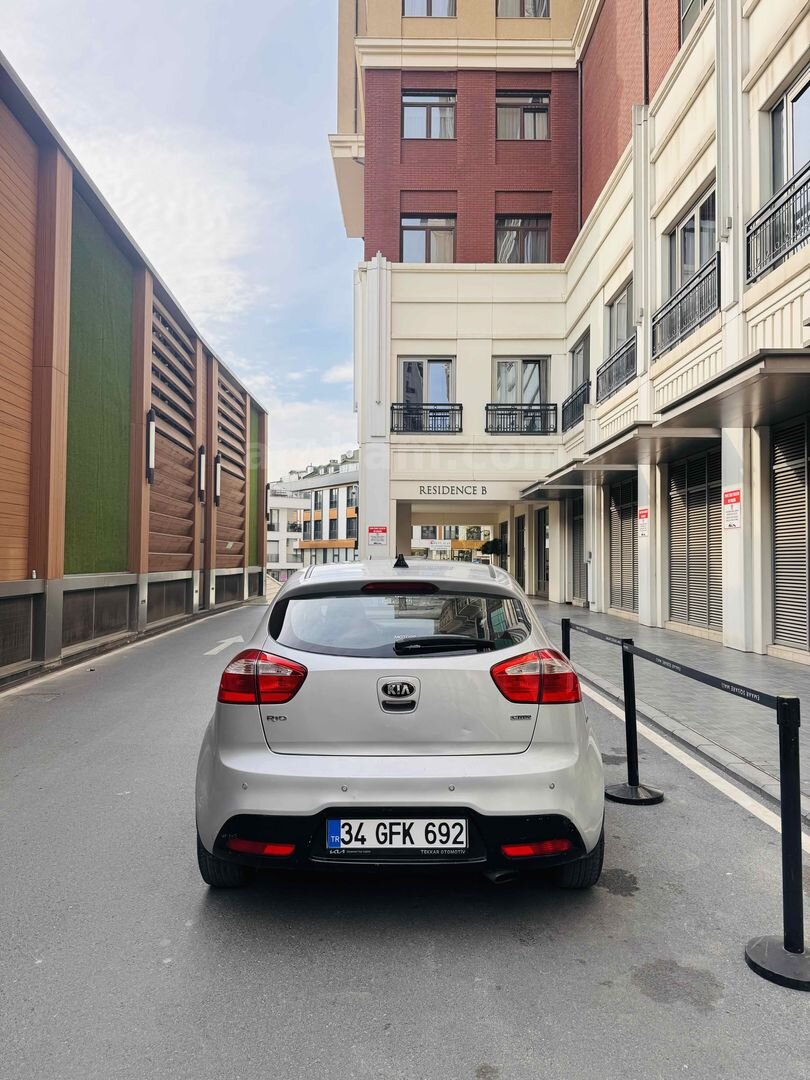 Sahibinden Kia Rio 1.4 CRDi Fancy 2014 Model İstanbul 225.700 km Gri (Gümüş) 4