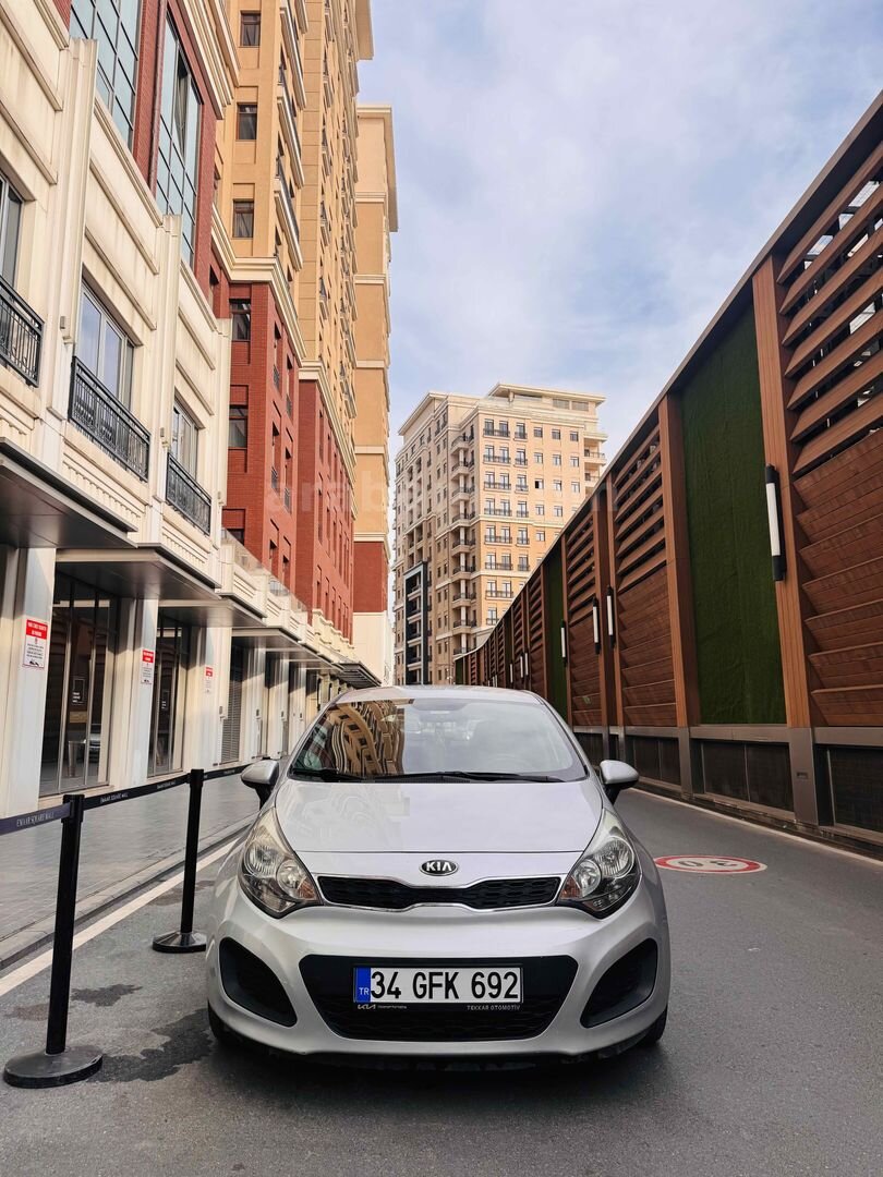 Sahibinden Kia Rio 1.4 CRDi Fancy 2014 Model İstanbul 225.700 km Gri (Gümüş) 3