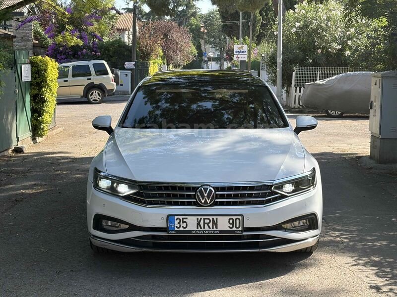 Galeriden Volkswagen Passat 1.5 TSi Elegance 2020 Model İstanbul 106.000 km Beyaz