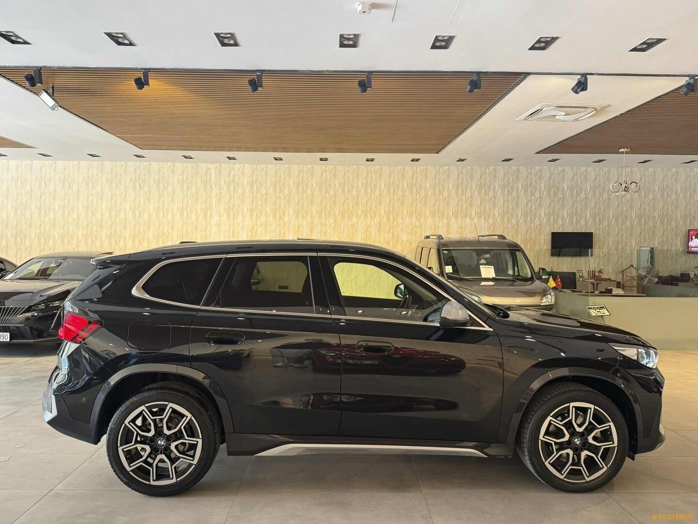 MERCAN PREMIUM CARS HATASIZ 2023 38BİN KM'DE BMW X1 X LİNE !! 5