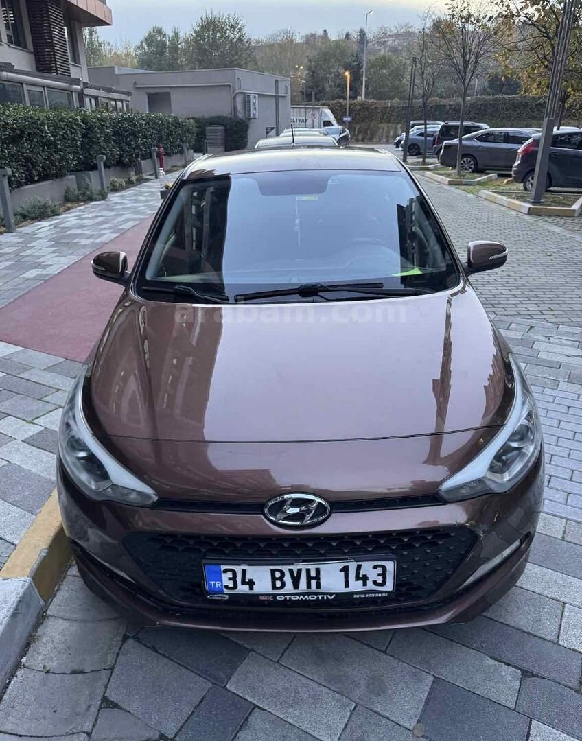 Sahibinden Hyundai i20 1.4 MPI Style 2015 Model İstanbul 126.500 km Kahverengi 4