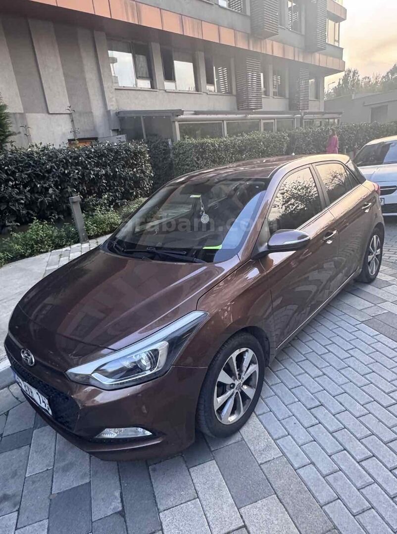 Sahibinden Hyundai i20 1.4 MPI Style 2015 Model İstanbul 126.500 km Kahverengi 2