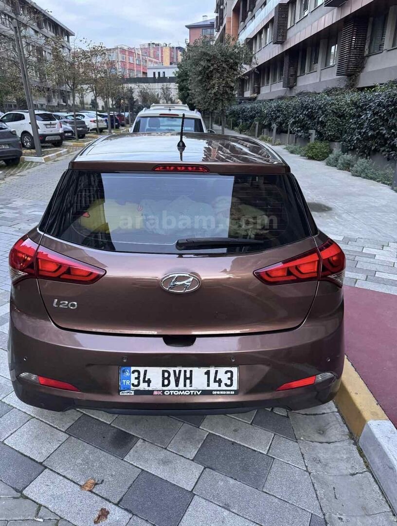 Sahibinden Hyundai i20 1.4 MPI Style 2015 Model İstanbul 126.500 km Kahverengi 1