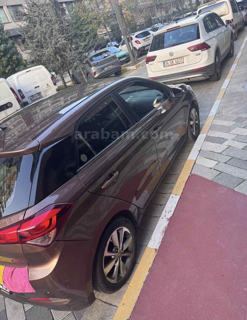 Sahibinden Hyundai i20 1.4 MPI Style 2015 Model İstanbul 126.500 km Kahverengi 3
