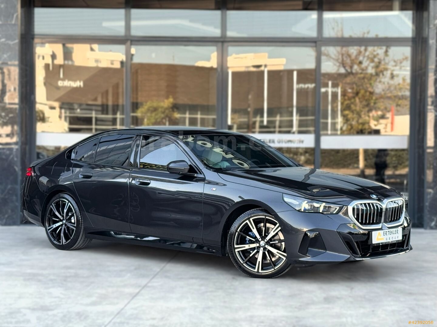 Galeriden BMW 5 Serisi 520i M Sport 2025 Model İzmir 55.000 km Gri 1