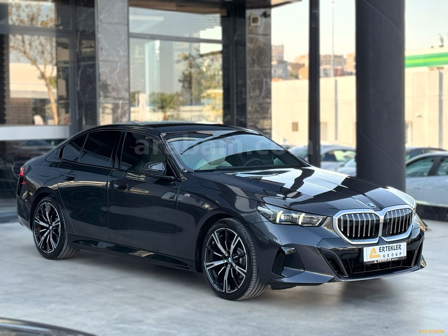 Galeriden BMW 5 Serisi 520i M Sport 2025 Model İzmir 55.000 km Gri 2