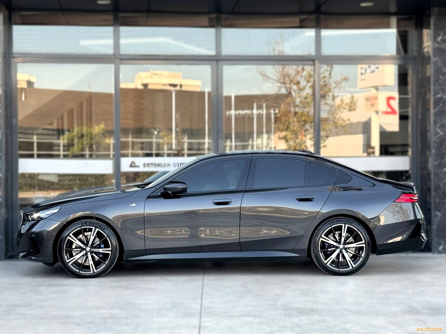Galeriden BMW 5 Serisi 520i M Sport 2025 Model İzmir 55.000 km Gri 5
