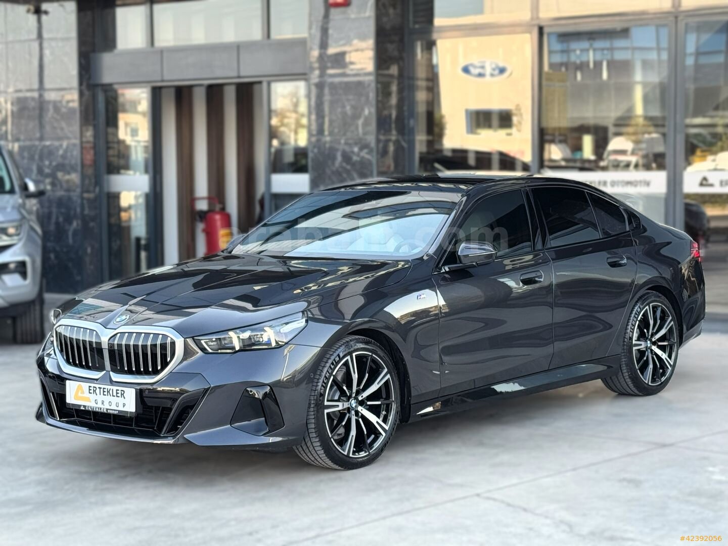 Galeriden BMW 5 Serisi 520i M Sport 2025 Model İzmir 55.000 km Gri 4
