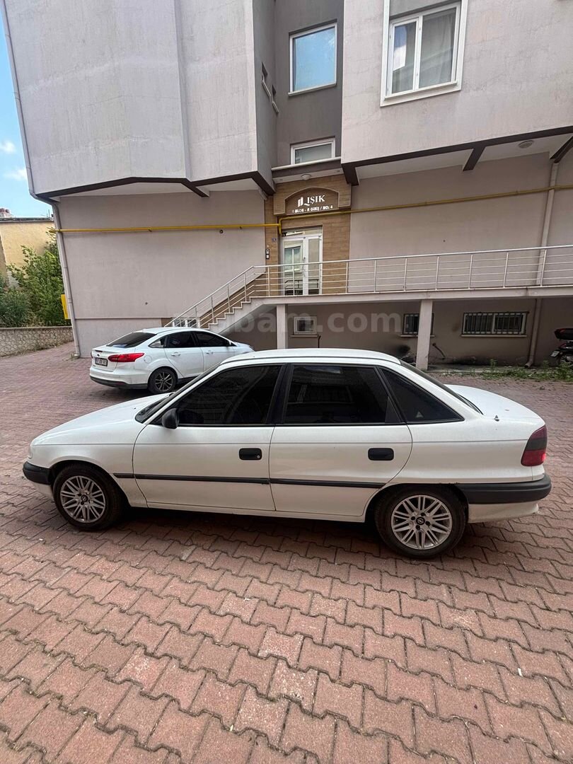 Sahibinden Opel Astra 1.6 2001 Model Afyonkarahisar 379.000 km Beyaz 4