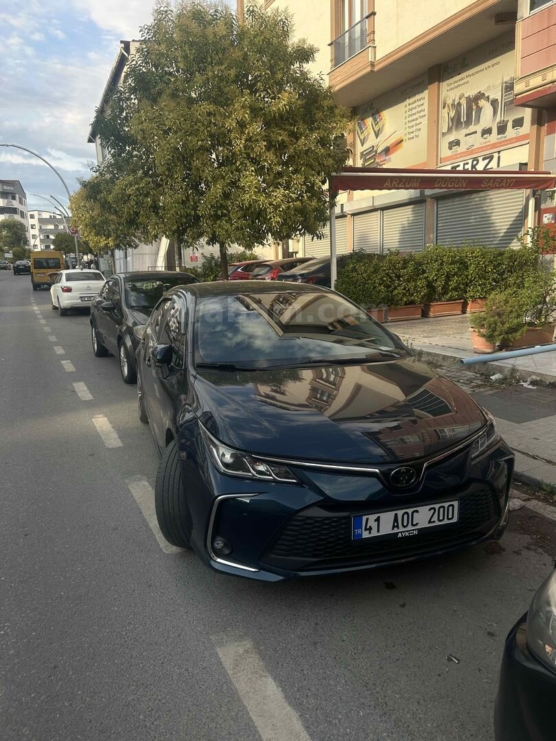Sahibinden Toyota Corolla 1.5 Flame X-Pack 2023 Model Kocaeli 56.000 km Lacivert 2