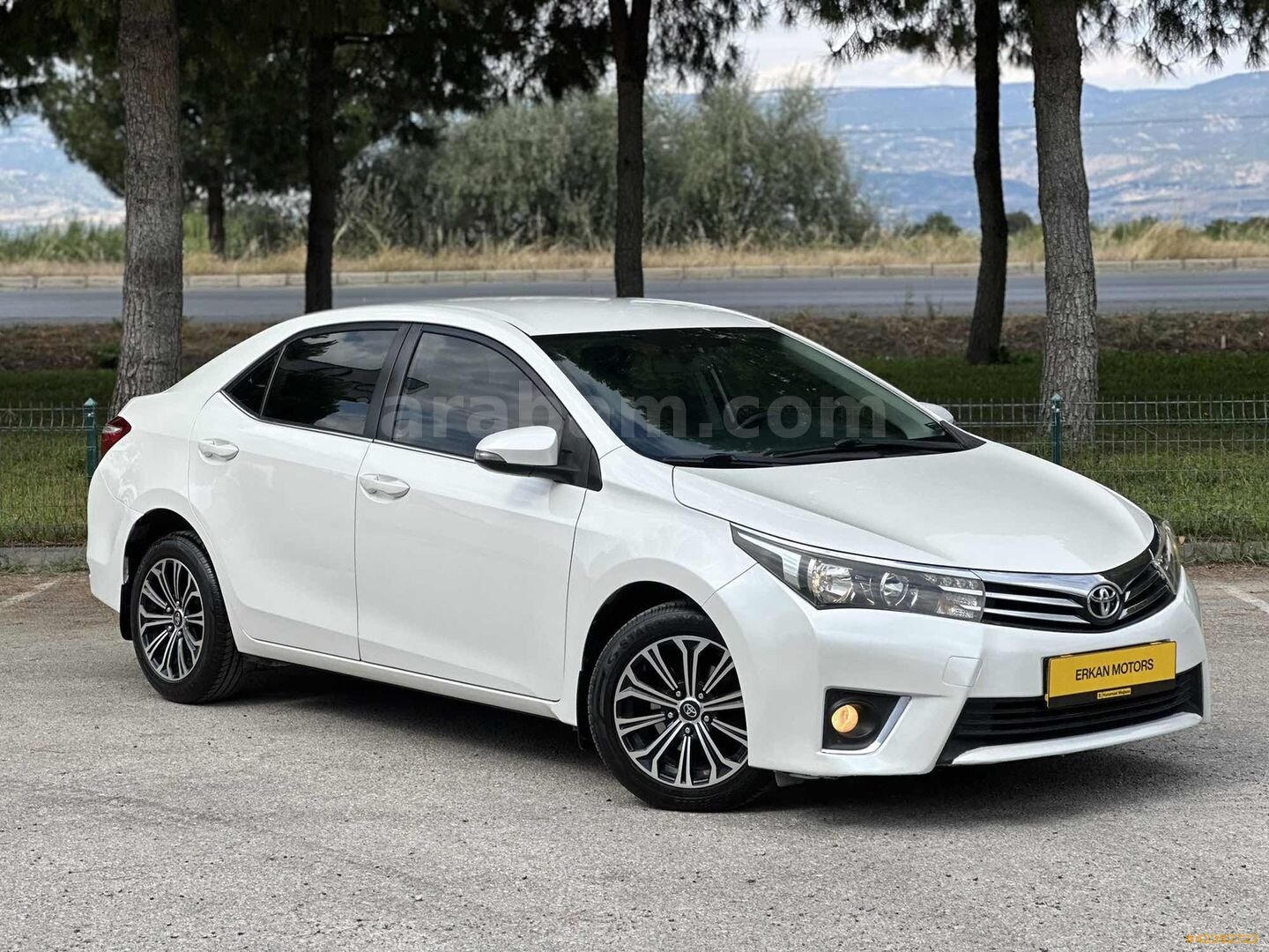 Galeriden Toyota Corolla 1.4 D-4D Touch 2015 Model Denizli 215.000 km Beyaz 1