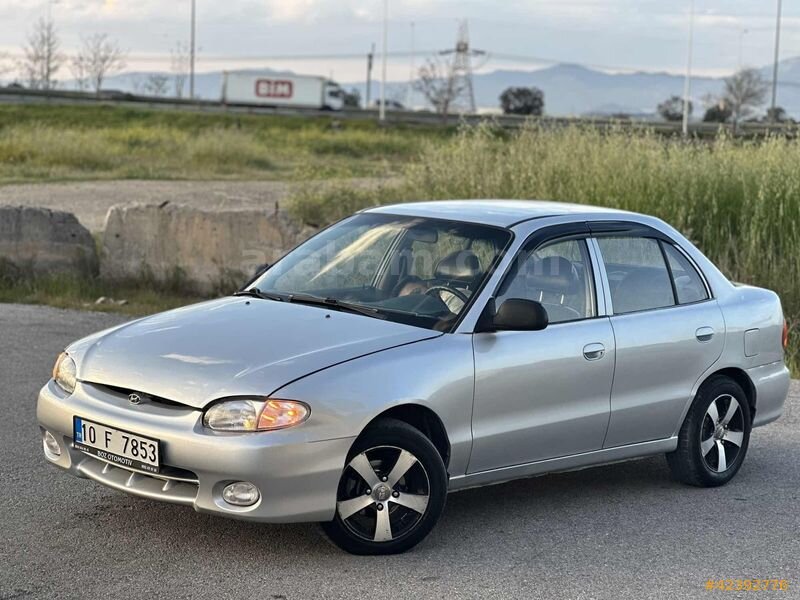 Galeriden Hyundai Accent 1.3 LS 1997 Model İzmir 310.000 km Gri