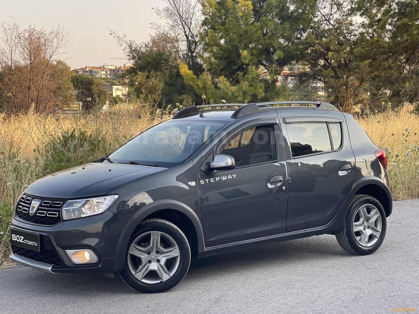 Galeriden Dacia Sandero 1.5 dCi Stepway 2017 Model İzmir 240.000 km Gri 1