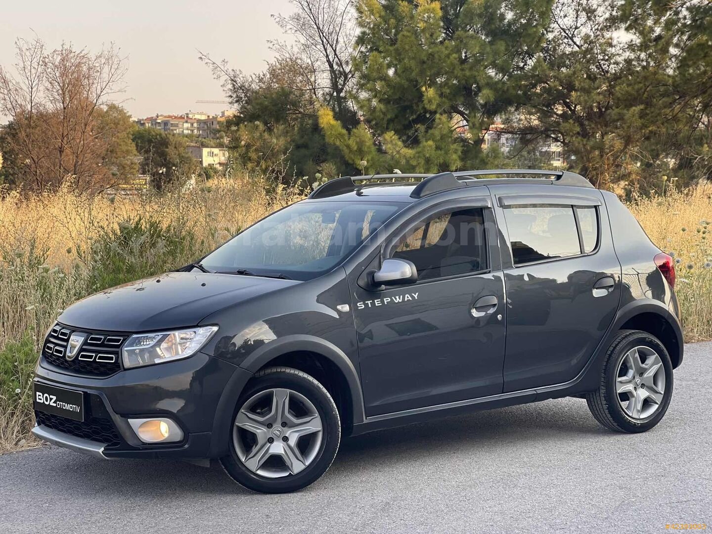 Galeriden Dacia Sandero 1.5 dCi Stepway 2017 Model İzmir 240.000 km Gri 4