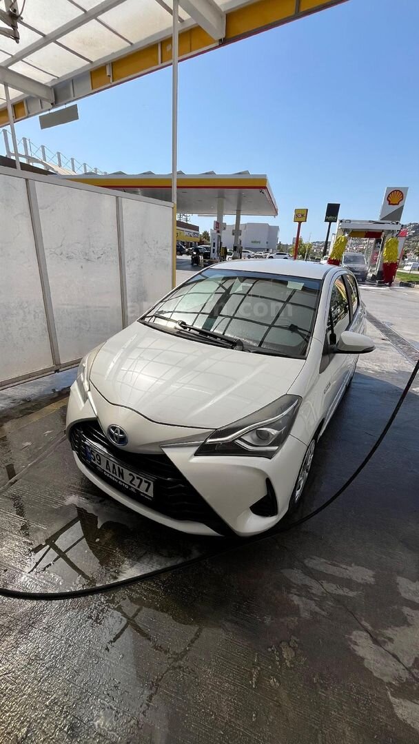 Sahibinden Toyota Yaris 1.5 Hybrid Cool 2018 Model Aydın 199.500 km Beyaz 3