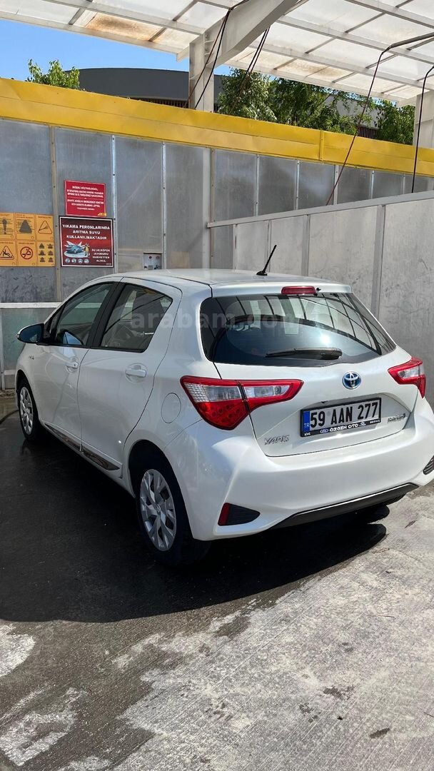Sahibinden Toyota Yaris 1.5 Hybrid Cool 2018 Model Aydın 199.500 km Beyaz 4