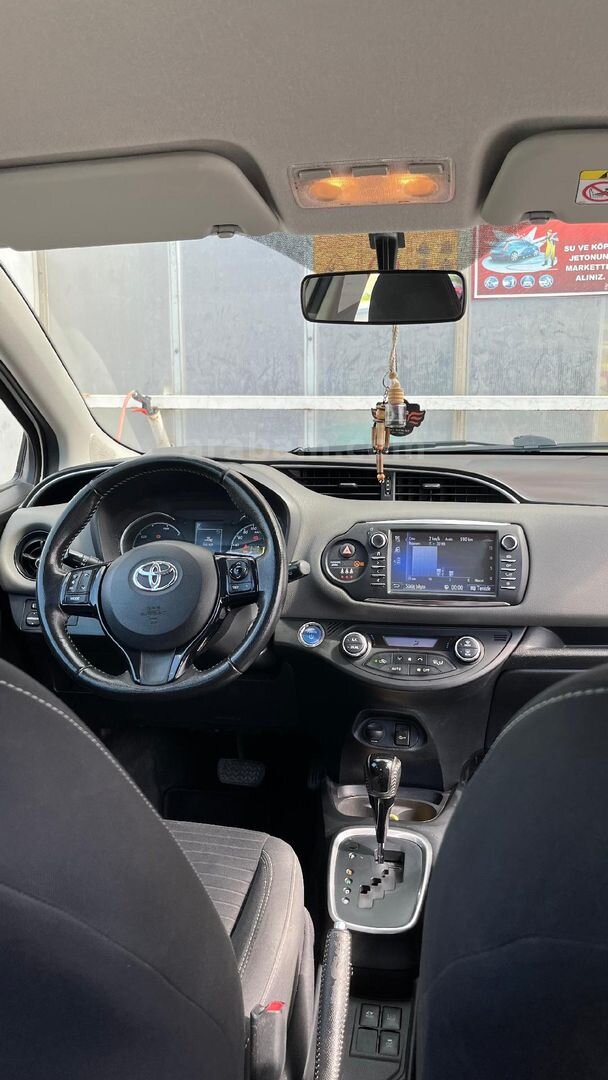 Sahibinden Toyota Yaris 1.5 Hybrid Cool 2018 Model Aydın 199.500 km Beyaz 6