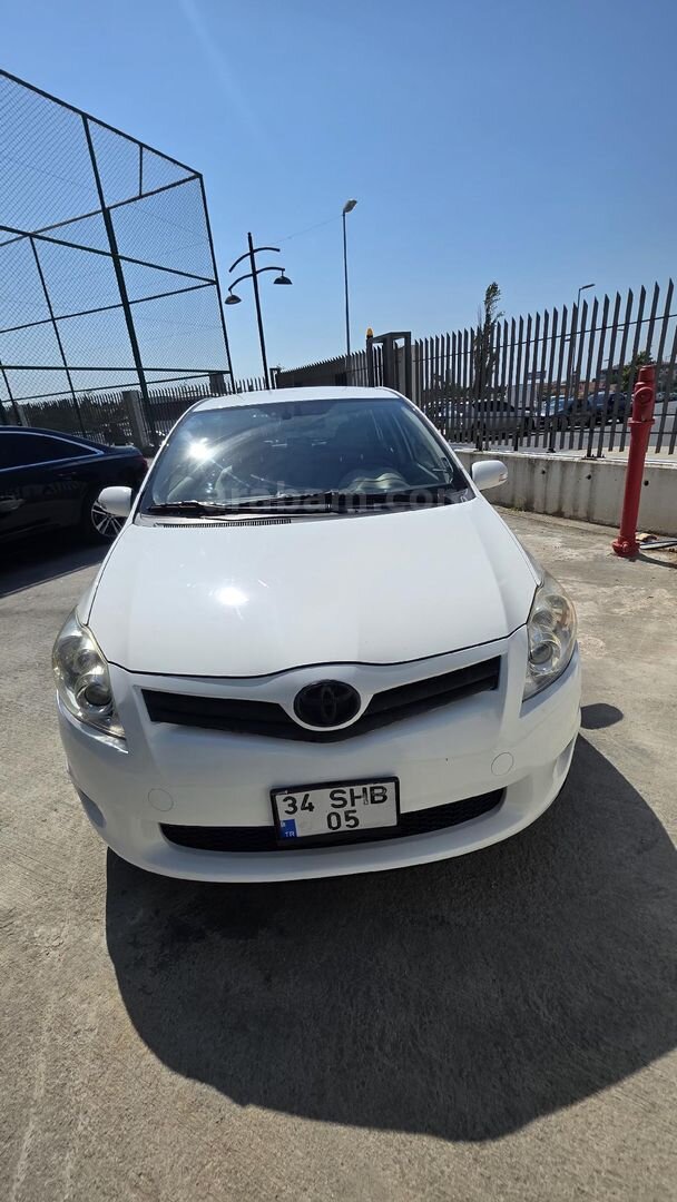Sahibinden Toyota Auris 1.6 Elegant 2012 Model İstanbul 175.000 km Beyaz 4