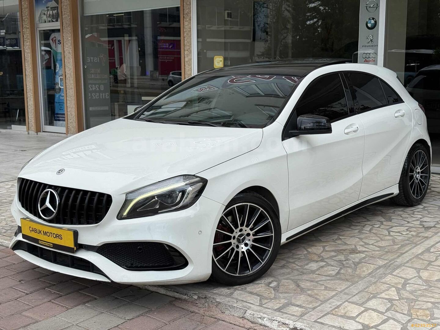 Galeriden Mercedes - Benz A 180 d AMG 2017 Model Antalya 220.000 km Beyaz 4