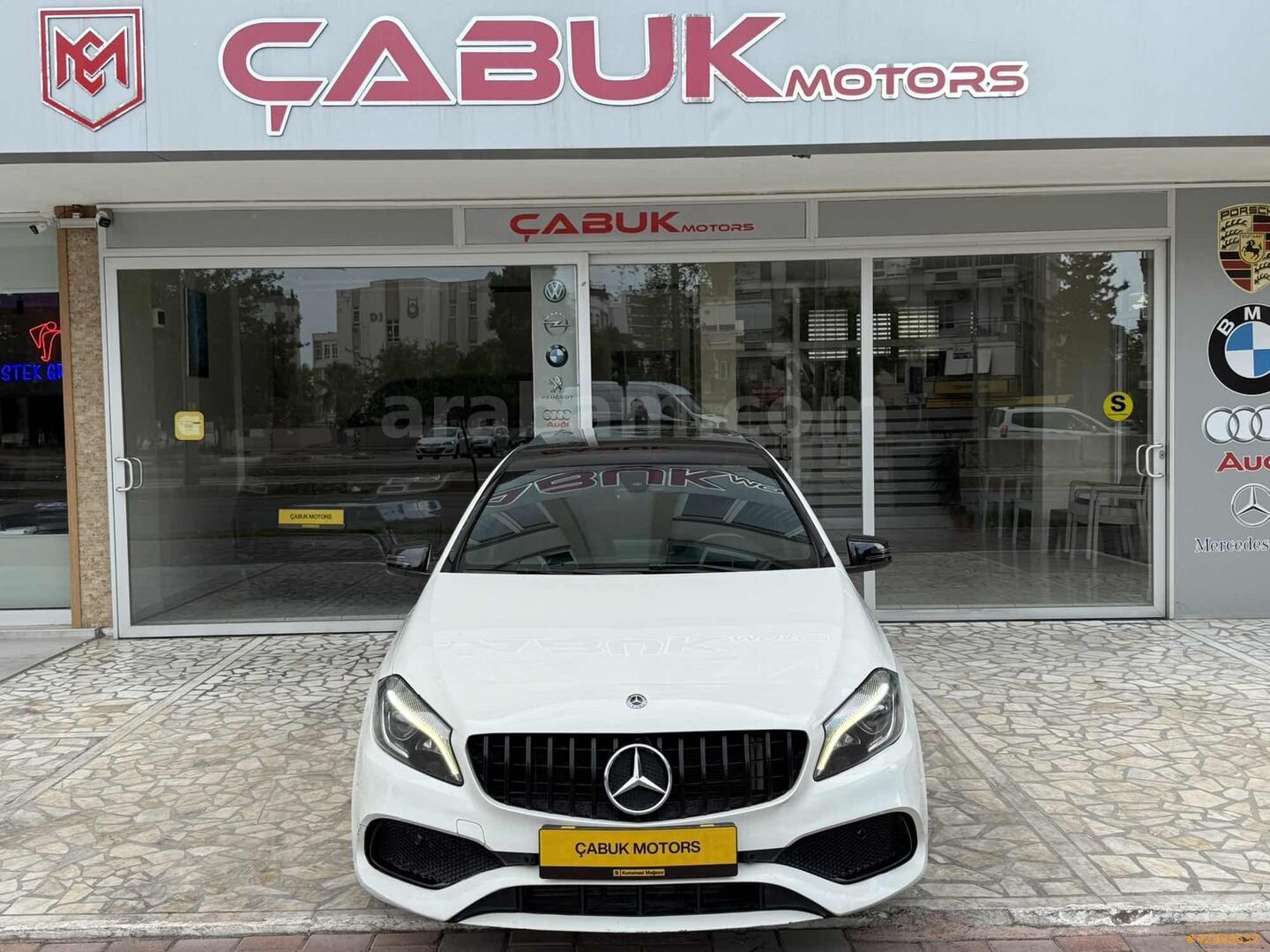 Galeriden Mercedes - Benz A 180 d AMG 2017 Model Antalya 220.000 km Beyaz 3