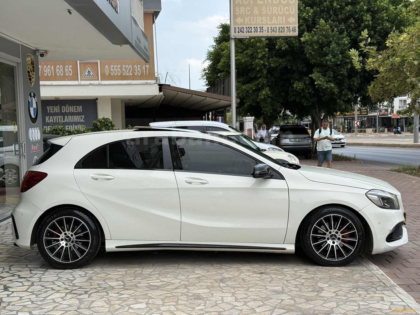 Galeriden Mercedes - Benz A 180 d AMG 2017 Model Antalya 220.000 km Beyaz 6