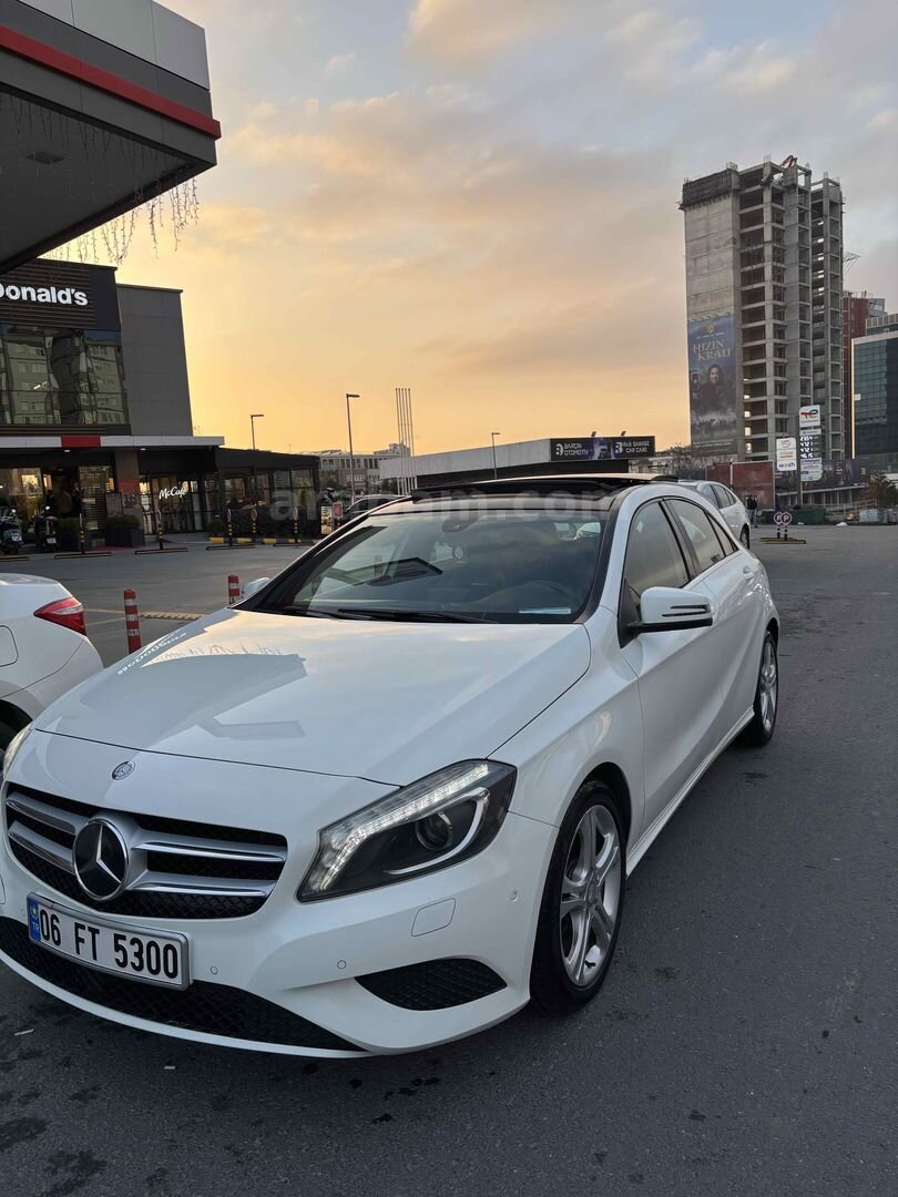 Sahibinden Mercedes - Benz A 180 Urban 2013 Model İstanbul 112.000 km Beyaz 7