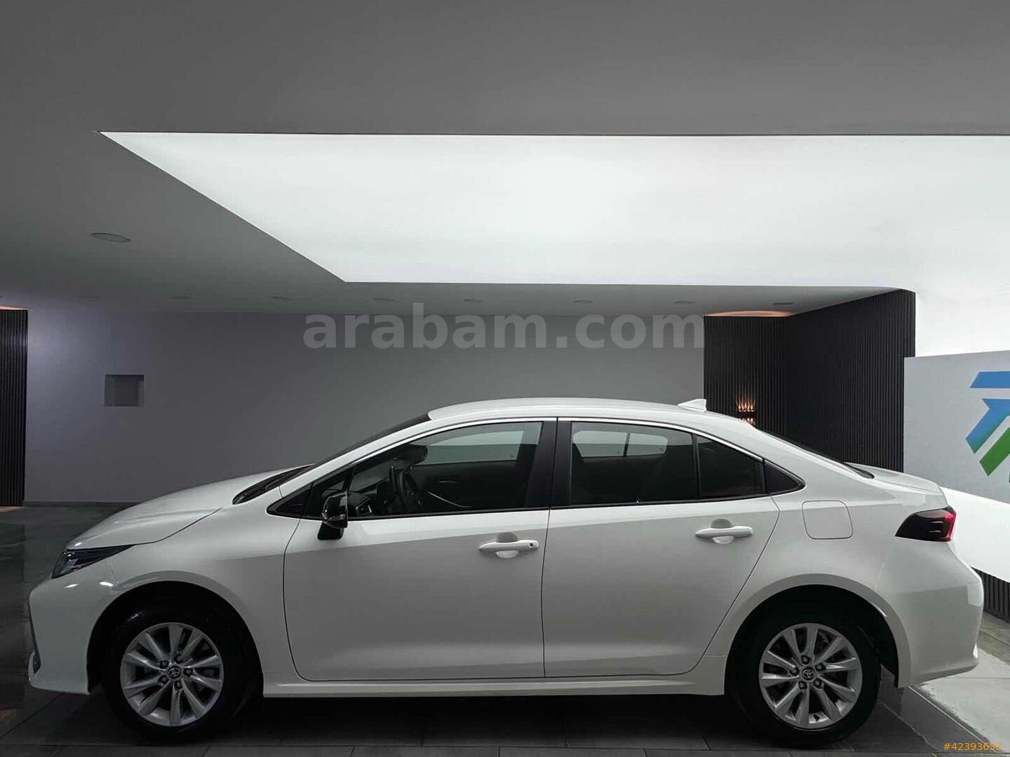 Galeriden Toyota Corolla 1.8 Hybrid Dream 2025 Model İstanbul 16.718 km Beyaz 6