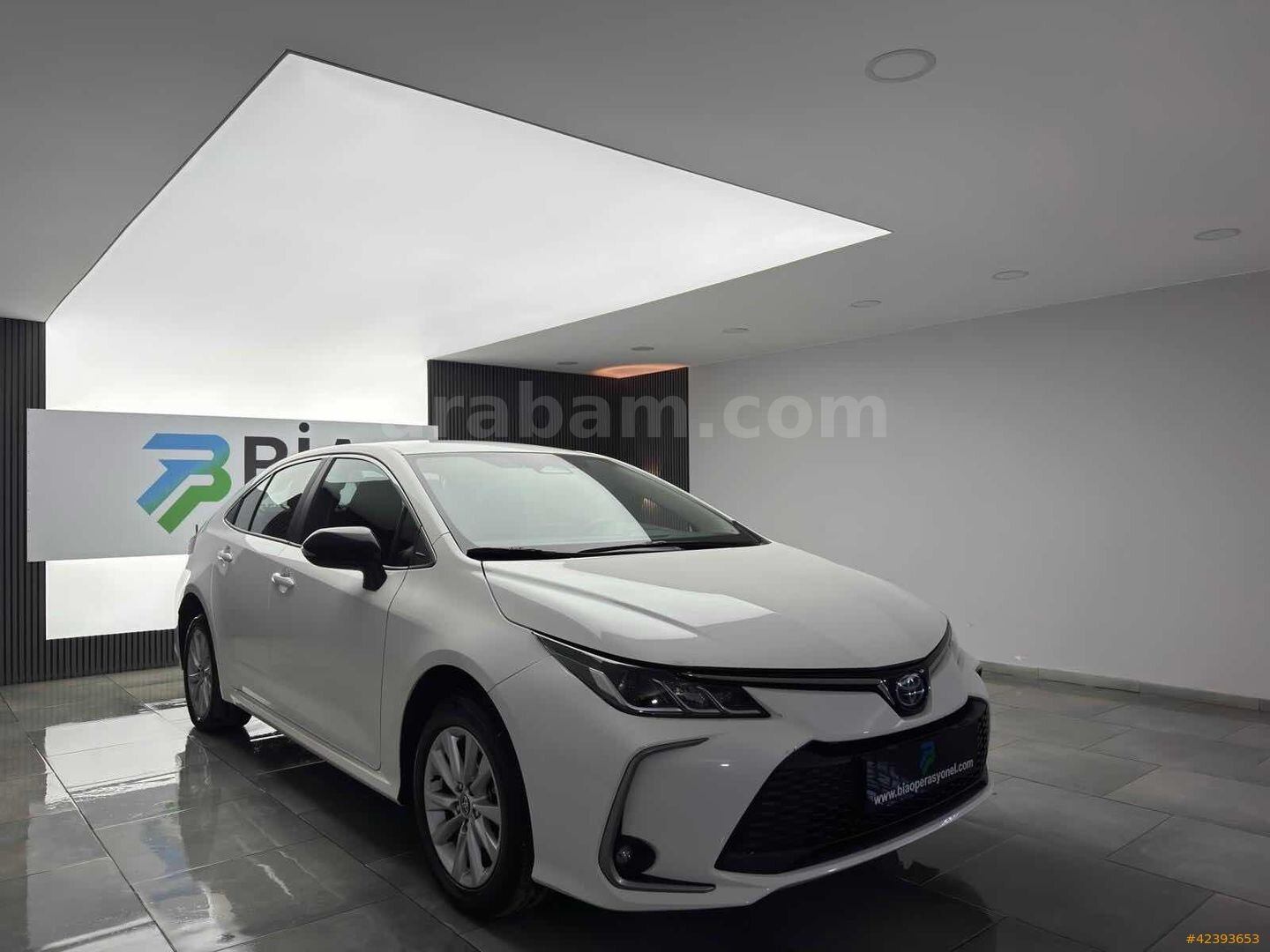 Galeriden Toyota Corolla 1.8 Hybrid Dream 2025 Model İstanbul 16.718 km Beyaz 3