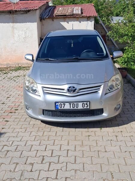Sahibinden Toyota Auris 1.4 D-4D Comfort Extra 2012 Model Van 204.500 km Gri (Gümüş)