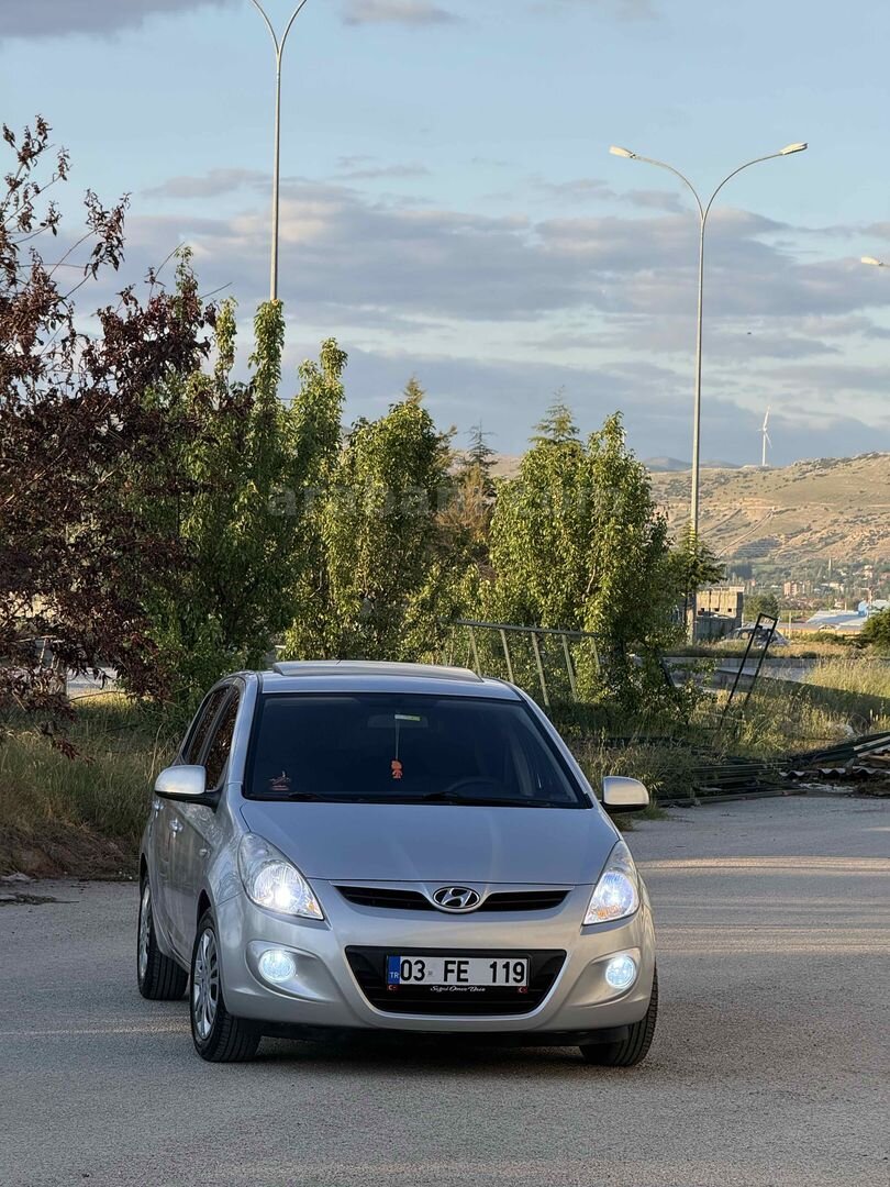 Sahibinden Hyundai i20 1.4 CVVT Select 2010 Model Afyonkarahisar 200.000 km Gri (metalik) 2