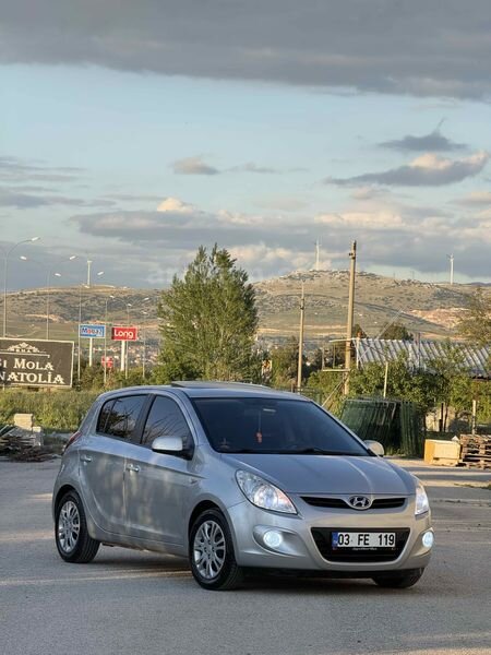 Sahibinden Hyundai i20 1.4 CVVT Select 2010 Model Afyonkarahisar 200.000 km Gri (metalik)