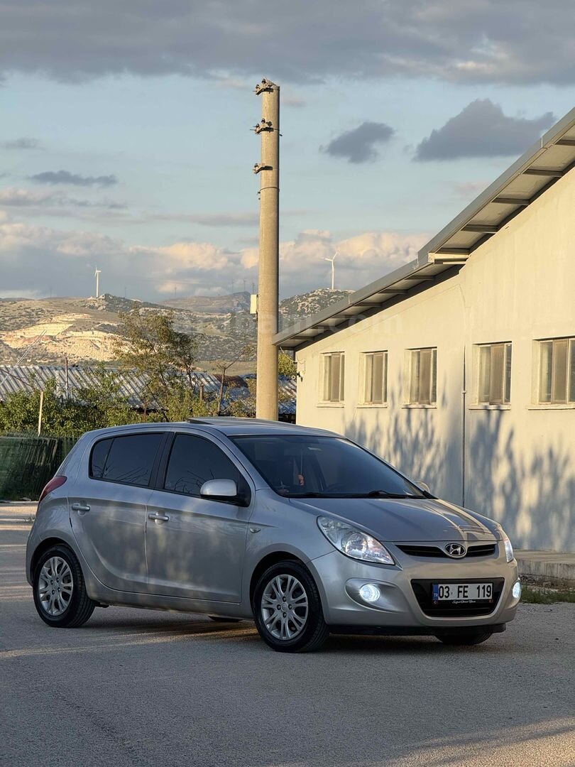 Sahibinden Hyundai i20 1.4 CVVT Select 2010 Model Afyonkarahisar 200.000 km Gri (metalik) 6