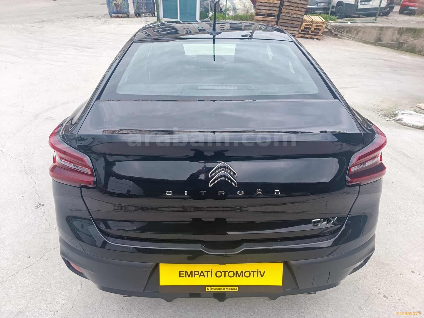 Galeriden Citroen C4 X 1.2 PureTech Feel Bold 2023 Model İzmir 182.000 km Siyah 4