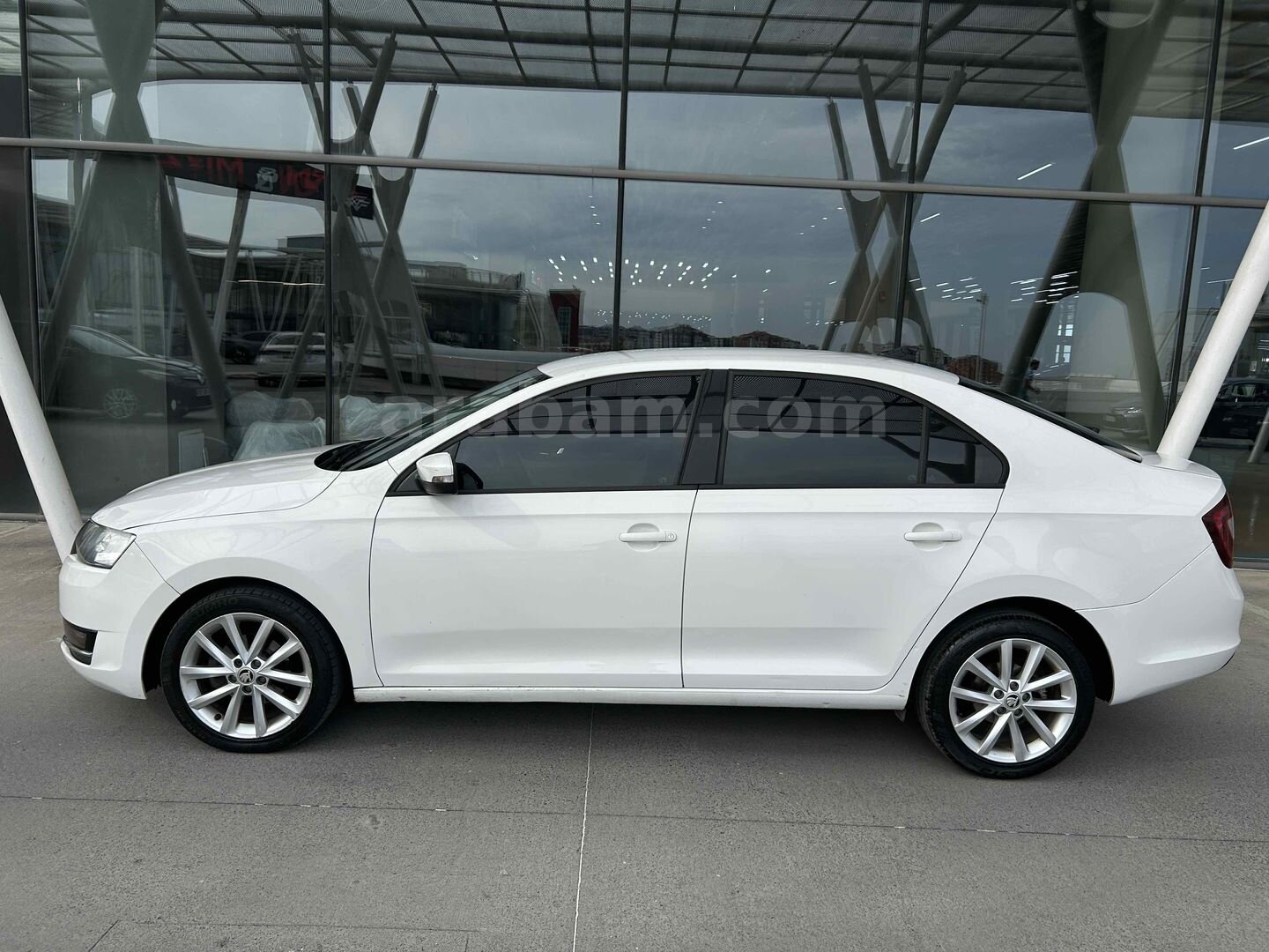 Galeriden Skoda Rapid 1.4 TDI GreenTec Style 2018 Model İstanbul 145.000 km Beyaz 2