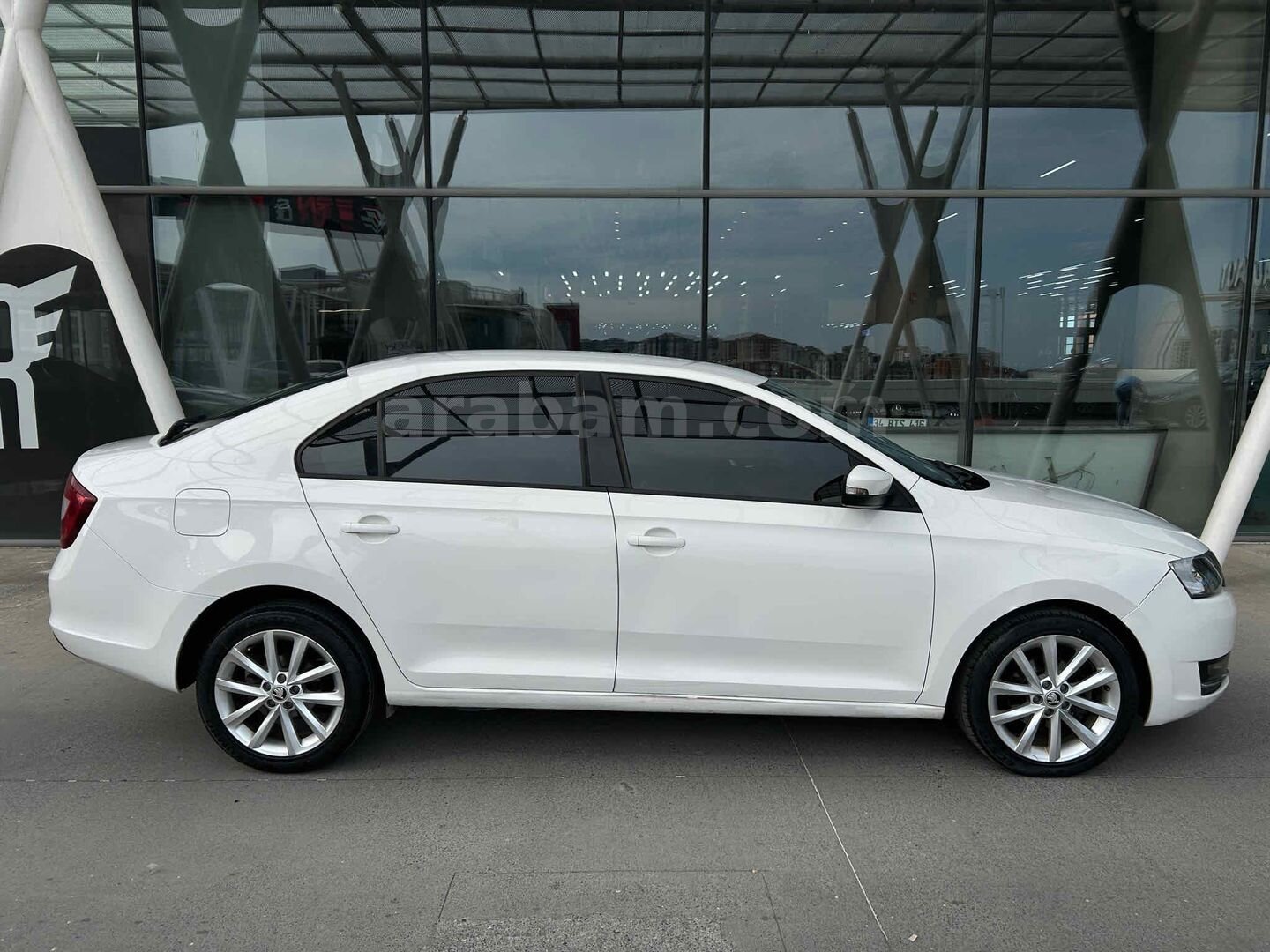 Galeriden Skoda Rapid 1.4 TDI GreenTec Style 2018 Model İstanbul 145.000 km Beyaz 6