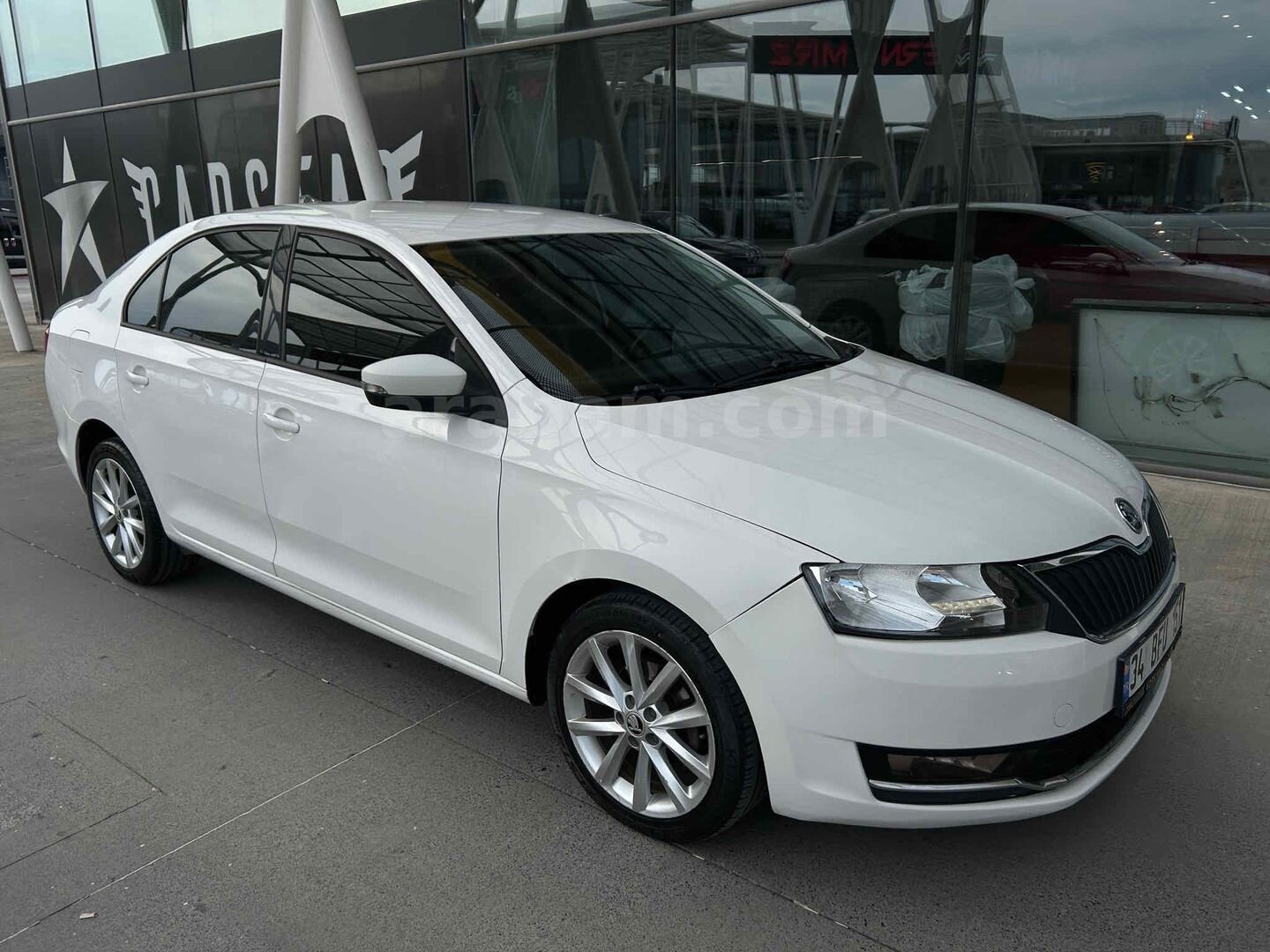 Galeriden Skoda Rapid 1.4 TDI GreenTec Style 2018 Model İstanbul 145.000 km Beyaz 7