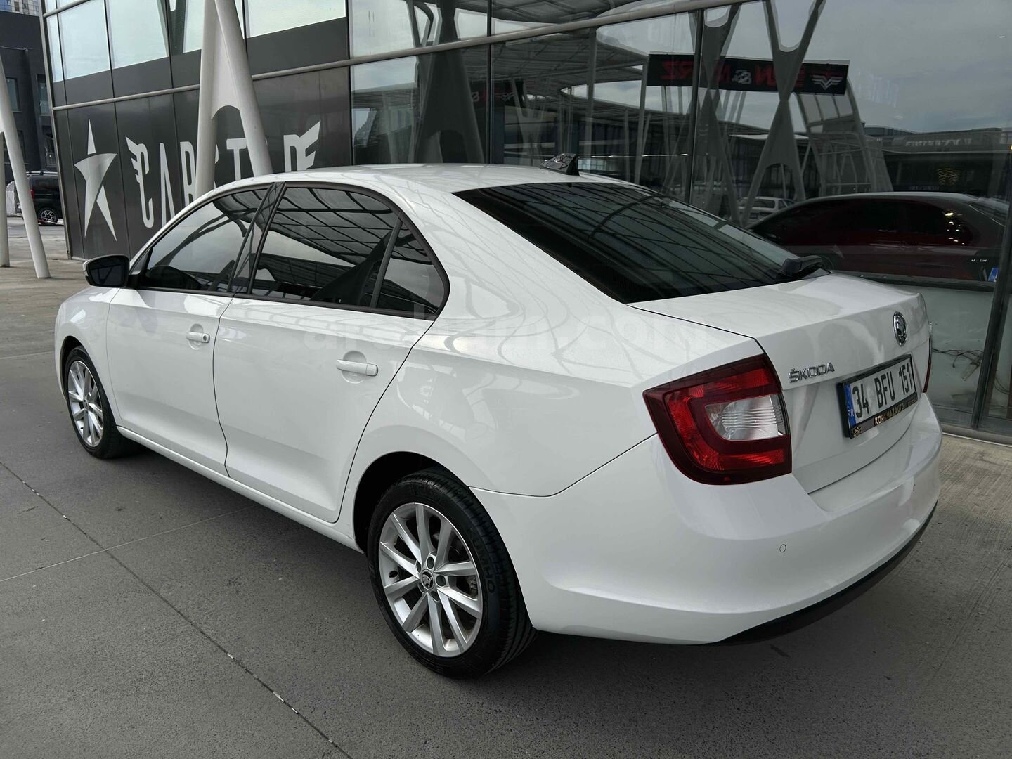 Galeriden Skoda Rapid 1.4 TDI GreenTec Style 2018 Model İstanbul 145.000 km Beyaz 3