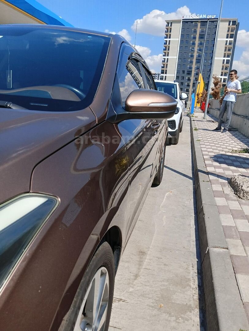 Sahibinden Hyundai i20 1.2 MPI Style 2015 Model Balıkesir 192.000 km Kahverengi 3