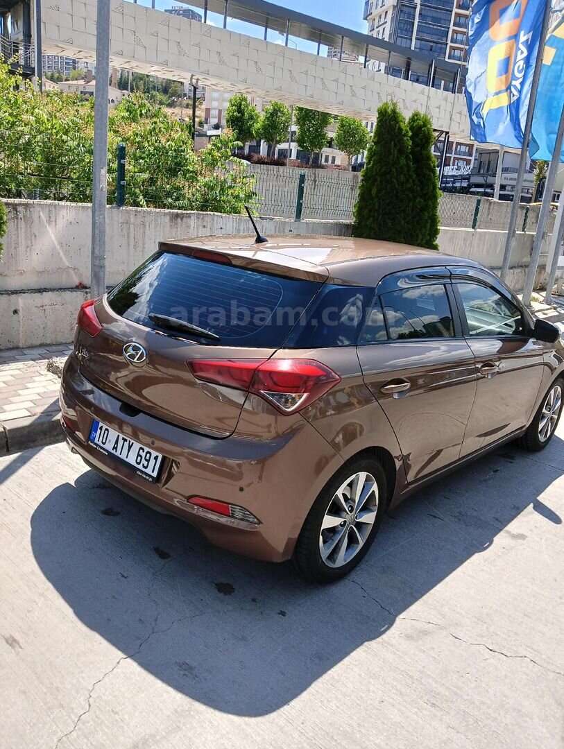 Sahibinden Hyundai i20 1.2 MPI Style 2015 Model Balıkesir 192.000 km Kahverengi 1