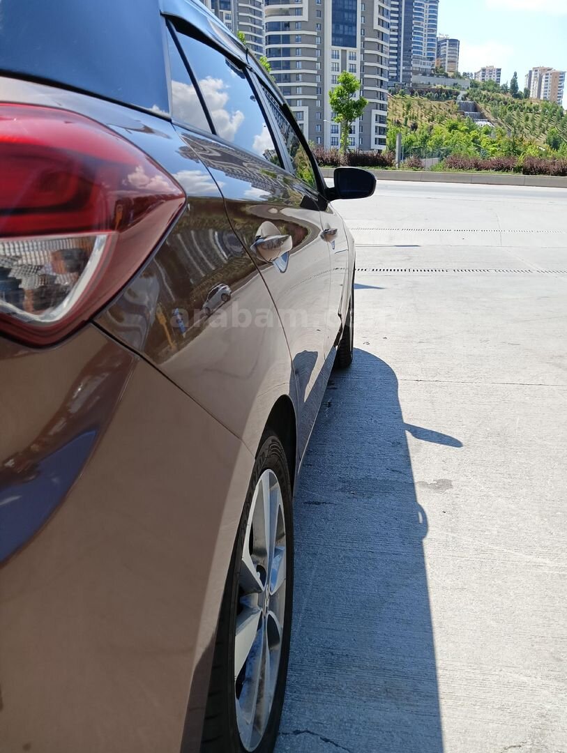Sahibinden Hyundai i20 1.2 MPI Style 2015 Model Balıkesir 192.000 km Kahverengi 4